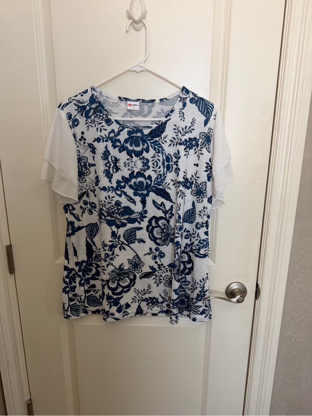 Amazon White & Blue Floral Short Sleeve Blouse